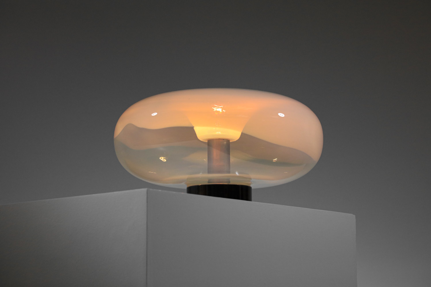 lampe de table italienne Mazzega donut en verre et structure chromée années 70 - G313