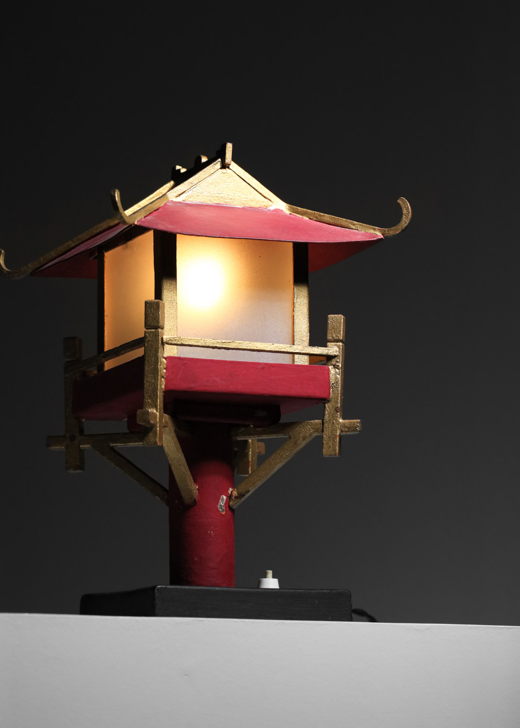 paire de lampes années 50 en forme de pagode chinoise artisanale - H184
