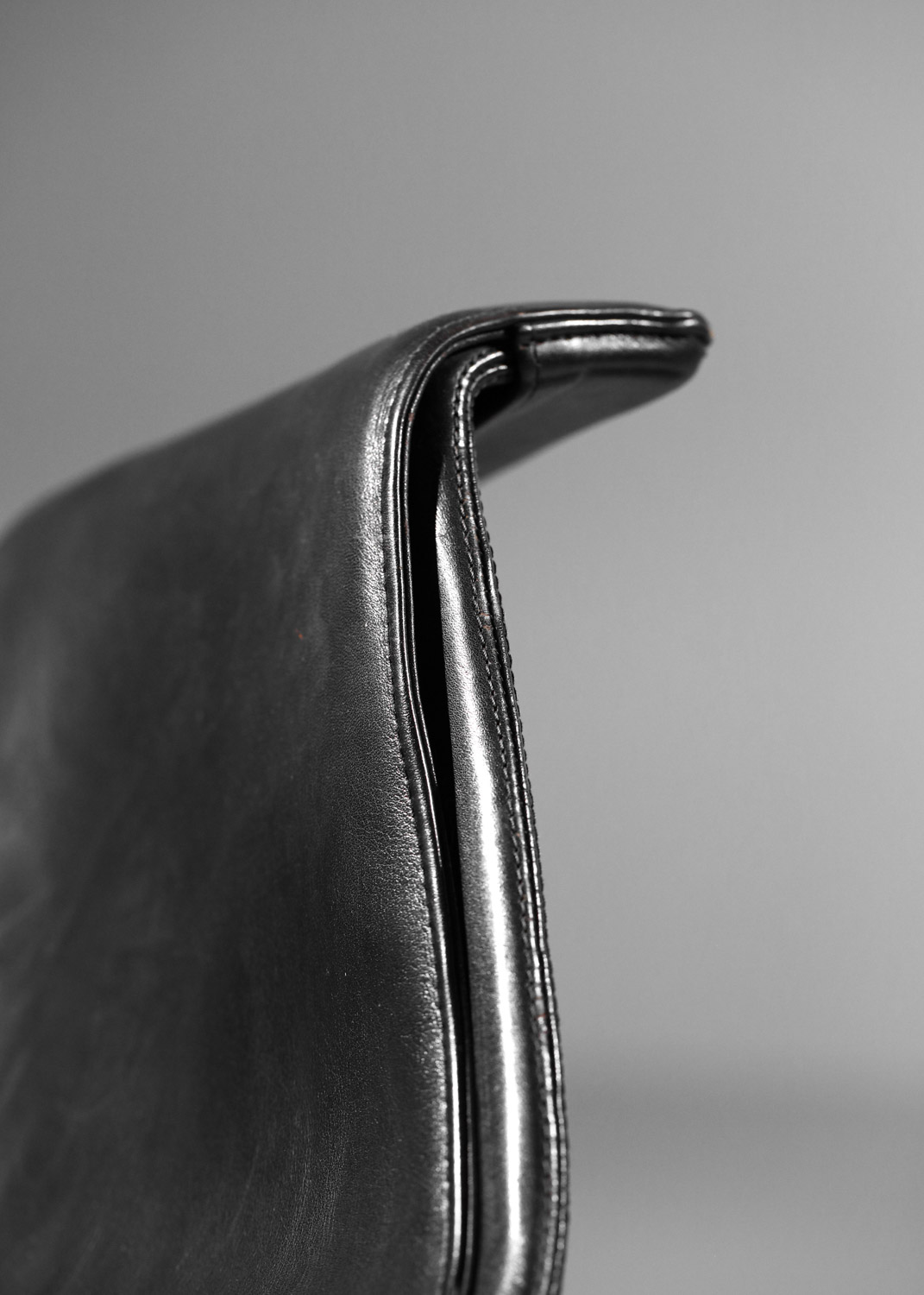 fauteuil de bureau danois Preben Fabricius et Jorgen Kastholm cuir noir Alfred Kill modèle 6772 - H432