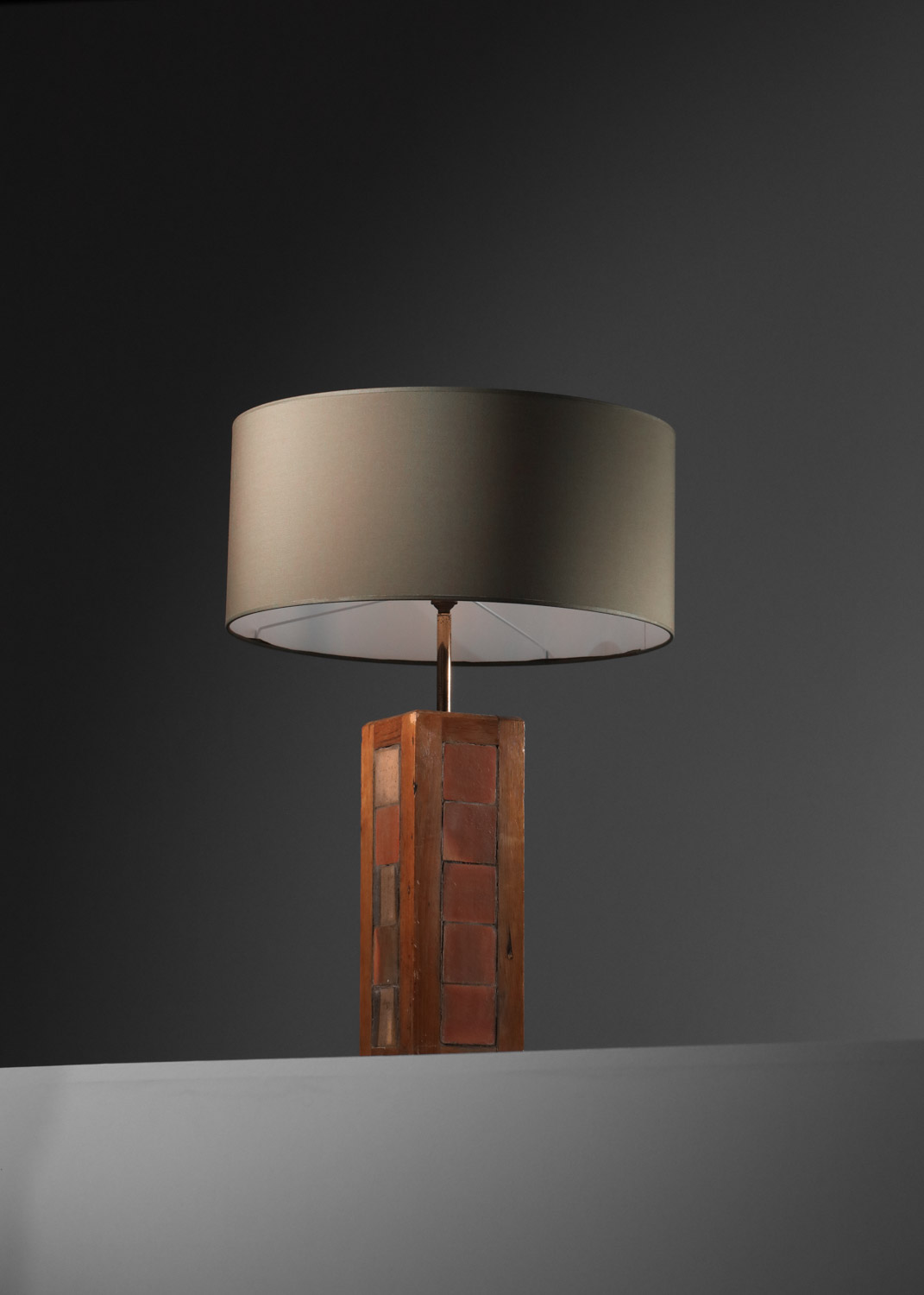 grande lampe de table en chêne et carreaux de céramique - H321