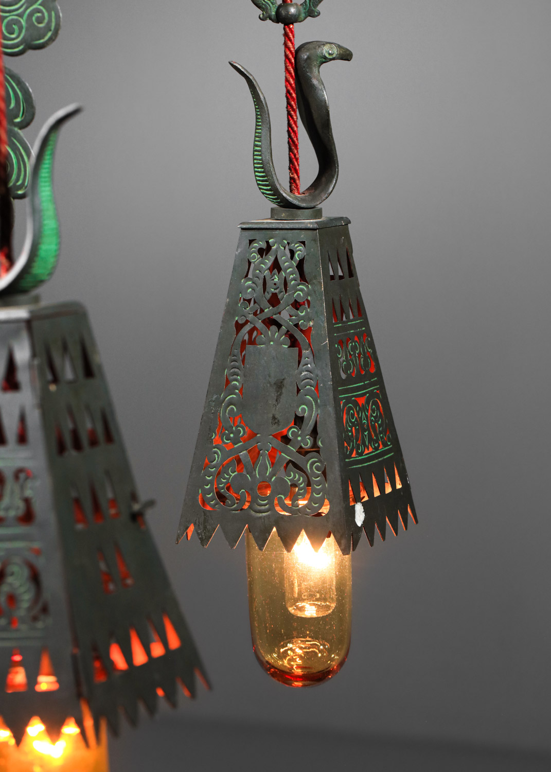 Lustre à décor orientaliste des années 40 en bronze ciselé pièce unique - H347