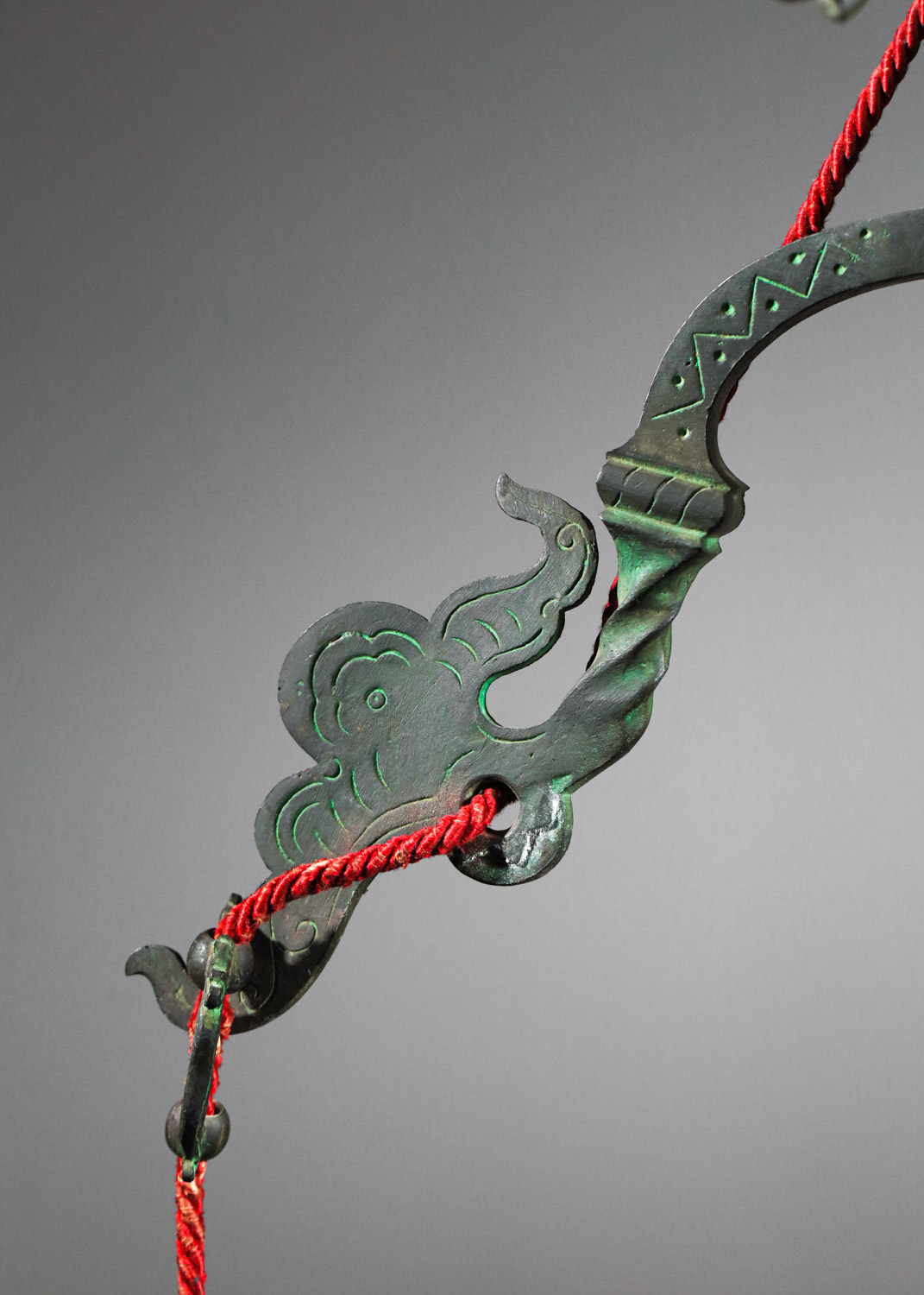 Lustre à décor orientaliste des années 40 en bronze ciselé pièce unique - H347