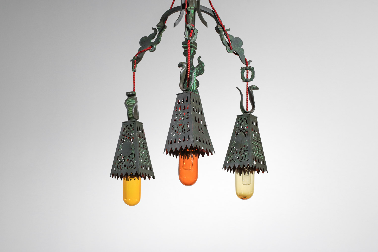 Lustre à décor orientaliste des années 40 en bronze ciselé pièce unique - H347