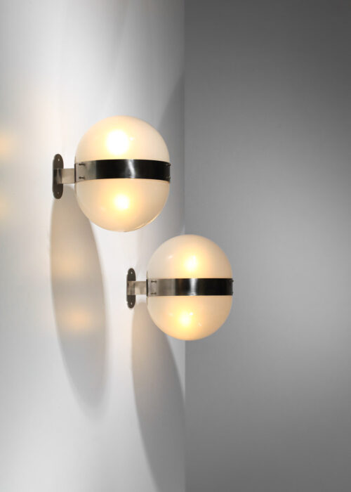 paire d'appliques Sergio Mazza 2 demi sphères en verre opaque et acier nickelé - H385