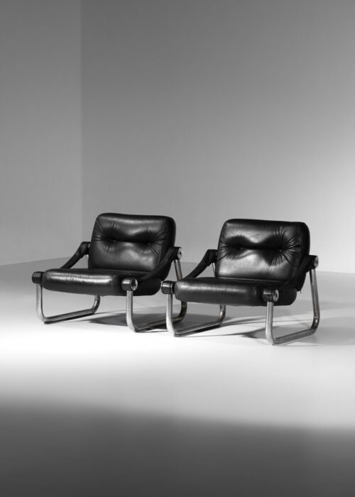 paire de fauteuils chauffeuses années 60 en cuir et tube acier chromé H329
