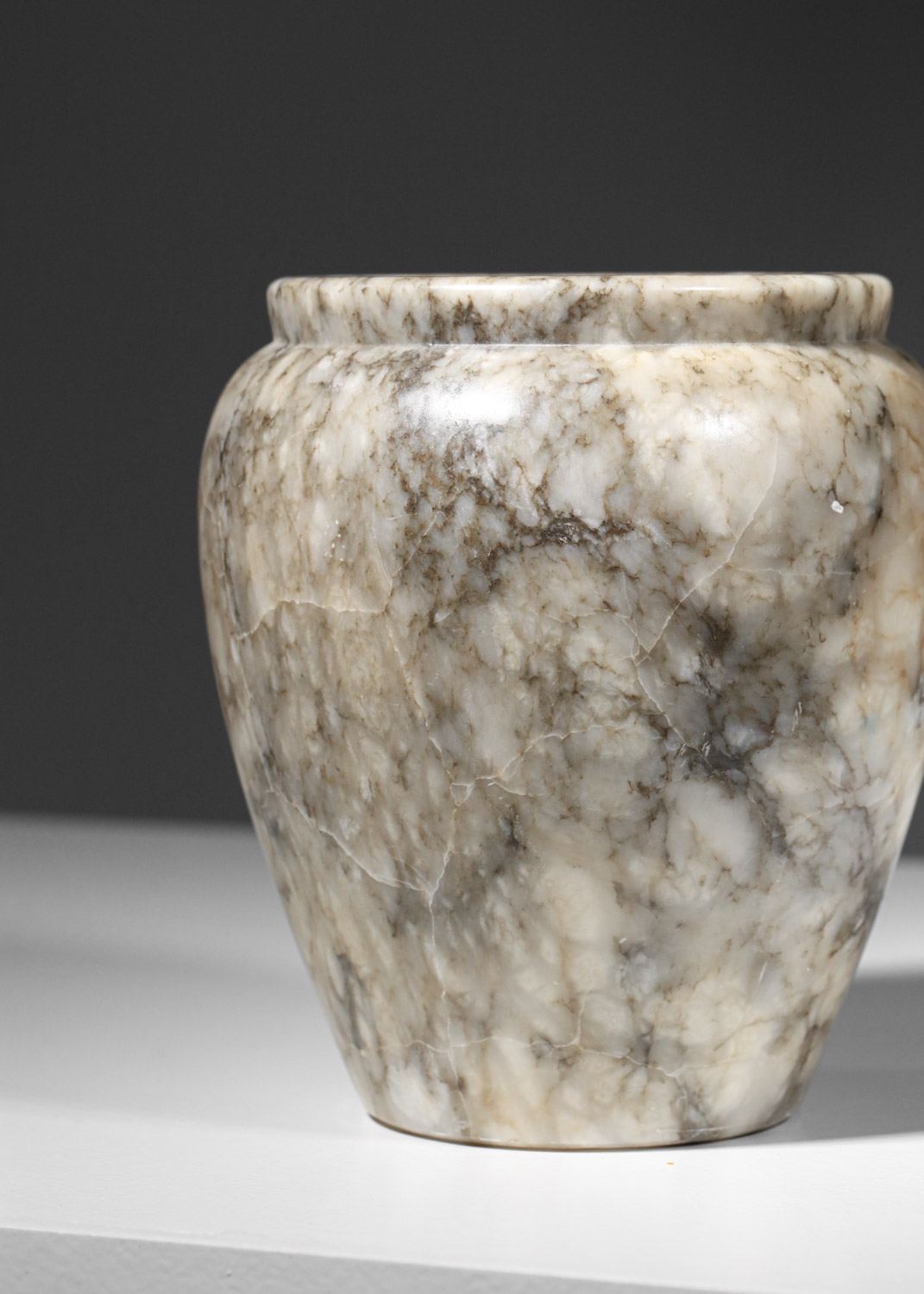 vase en marbre gris années 40 francais