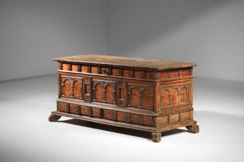 Coffre XVIIeme siécle espagnol ou italien bois massif sculpté h653