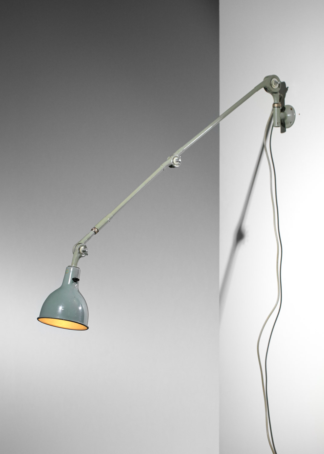 Lampe industrielle suédoise années 60 en métal gris bleuté Ericsson - H686