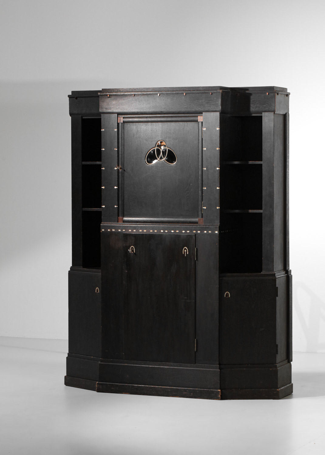 meuble" art craft" années 20 en chêne noirci attribué à Josef hoffmann - H285