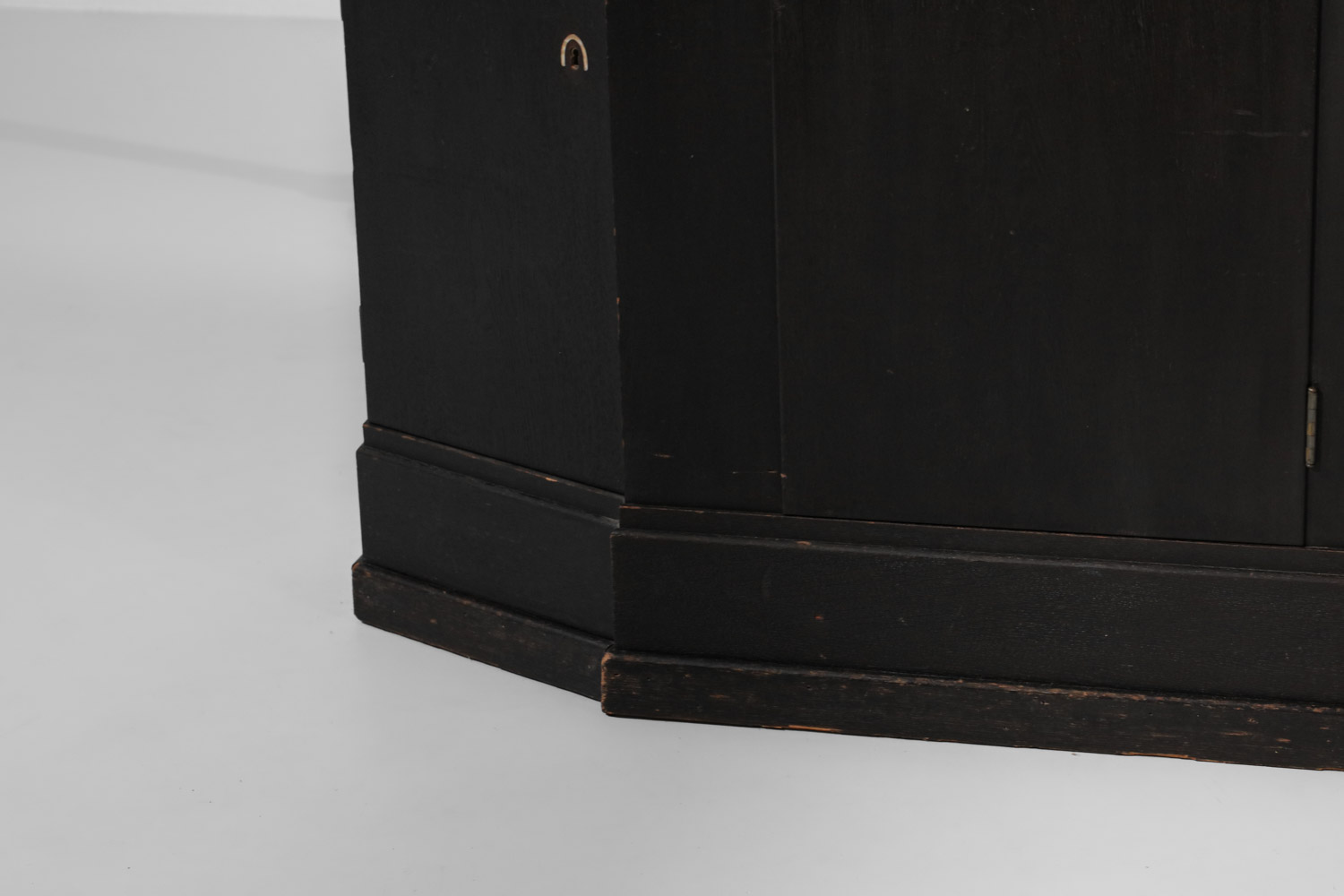 meuble" art craft" années 20 en chêne noirci attribué à Josef hoffmann - H285