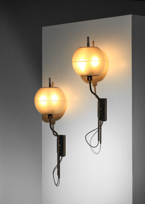 Rare suite de 4 appliques Luigi Caccia Dominioni des années 50 en verre et laiton patiné -H573