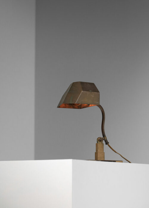 petite lampe de table moderniste de années 40 en bronze et laiton massif style maison Desny - H743