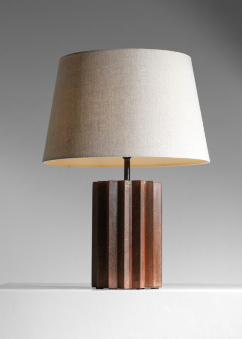 grande lampe de table par l_artiste Donna en acier patiné DC10