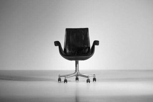 fauteuil de bureau Kastholm et Fabricius en cuir noir pour Kill International sur roulette modèle bas - I042