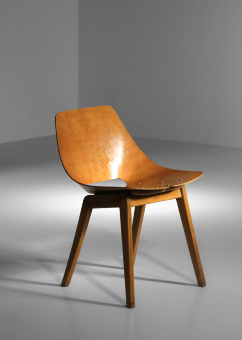 chaise tonneau par pierre guariche des années 60 en bois massif  H488