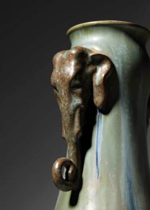 paire de vases en céramique Dembac à décor d'éléphants sculptés art déco 