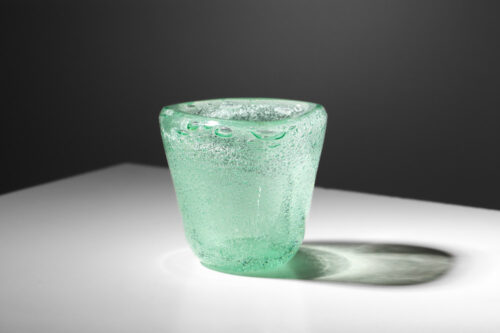 petit vase en verre bullé vert Daum Nancy france années 50 - I228
