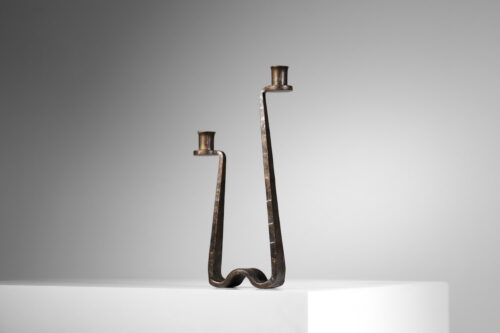 Bougeoir en en fer forgé brutaliste des années 50 dans le goût des Ateliers de Marolle.  