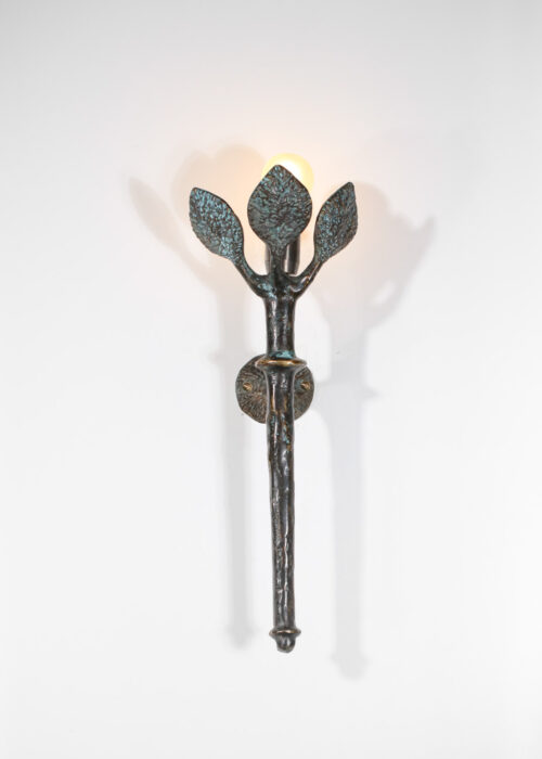 applique torche en bronze massif à décor de feuilles dans le style de diego giacometti patine non identifié - I552