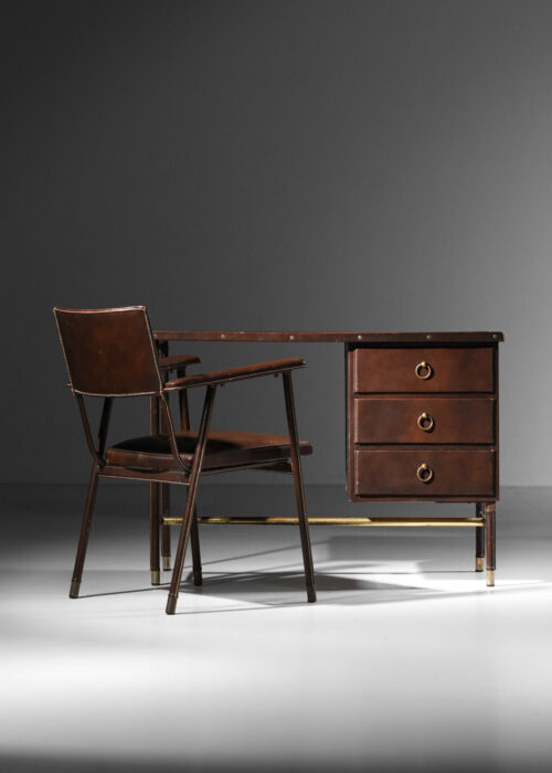 bureau et fauteuil des années 50 de jacques quinet gainé de simili cuir marron - I657