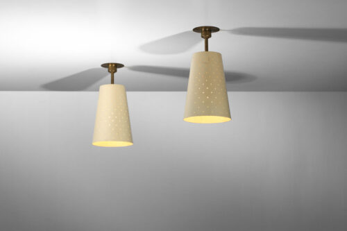 paire lampe giuseppe ostuni en metal perforé laqué beige et laiton années 50 J004