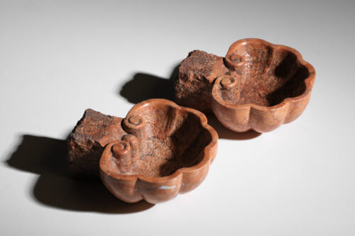 paire de benitier en marbre rouge de verone en forme de coquillage J401