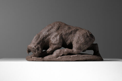 sculpture de taureau massif en terre chamottée J314
