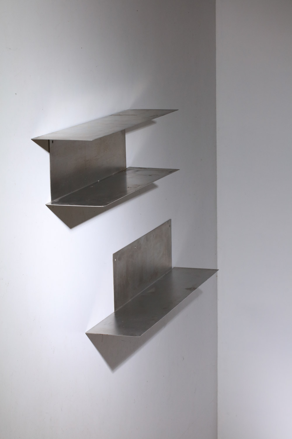 paire d'étagères bibliothèque murale en inox des années 70 - I690 paire d'étagères bibliothèque murale en inox des années 70 - I690