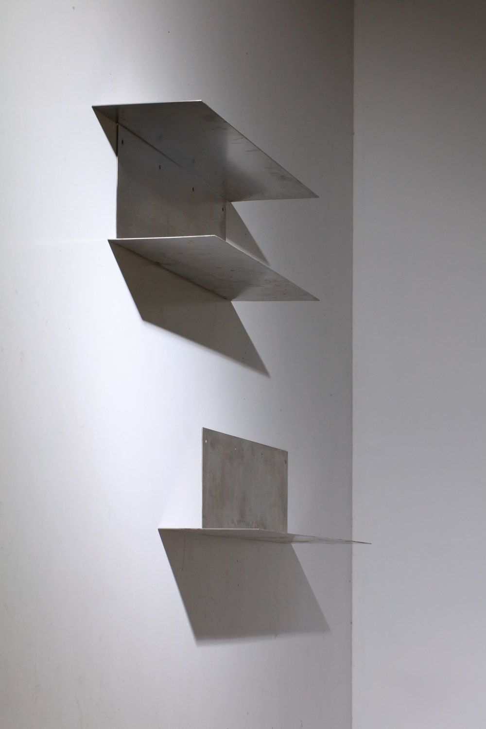 paire d'étagères bibliothèque murale en inox des années 70 - I690 paire d'étagères bibliothèque murale en inox des années 70 - I690