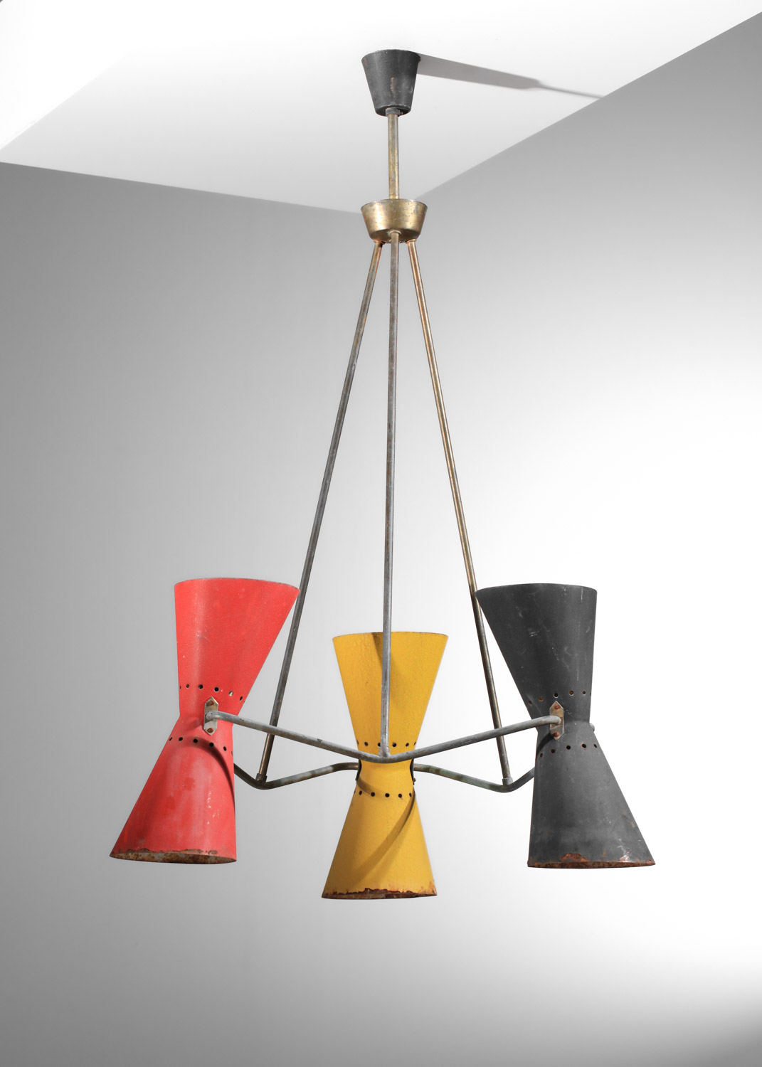 lustre 3 reflecteurs diabolos des années 50 non identifié rouge jaune noir - J467 lustre 3 reflecteurs diabolos des années 50 non identifié rouge jaune noir - J467