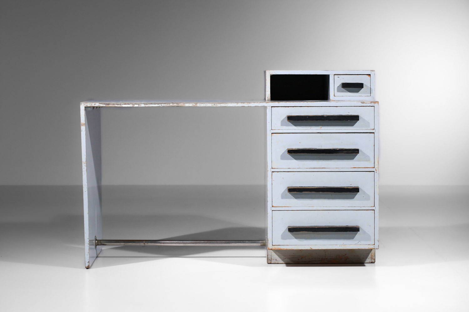 bureau moderniste des années 30 en contreplaqué laqué - I129 bureau moderniste des années 30 en contreplaqué laqué - I129