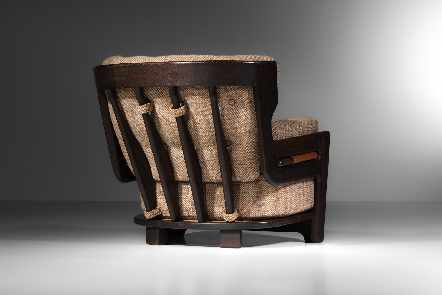 grand fauteuil guillerme et chambron en chêne teinté tissu beige années 60 - J252 bis grand fauteuil guillerme et chambron en chêne teinté tissu beige années 60 - J252 bis