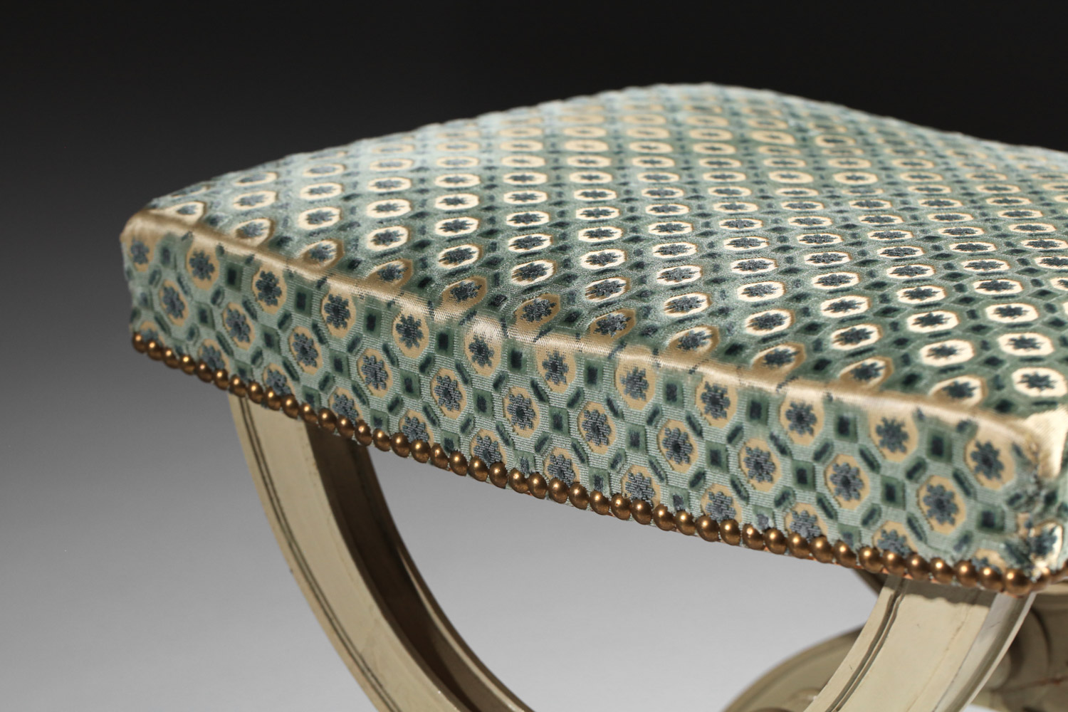 tabouret dagobert en bois peint et velours - J194 tabouret dagobert en bois peint et velours - J194