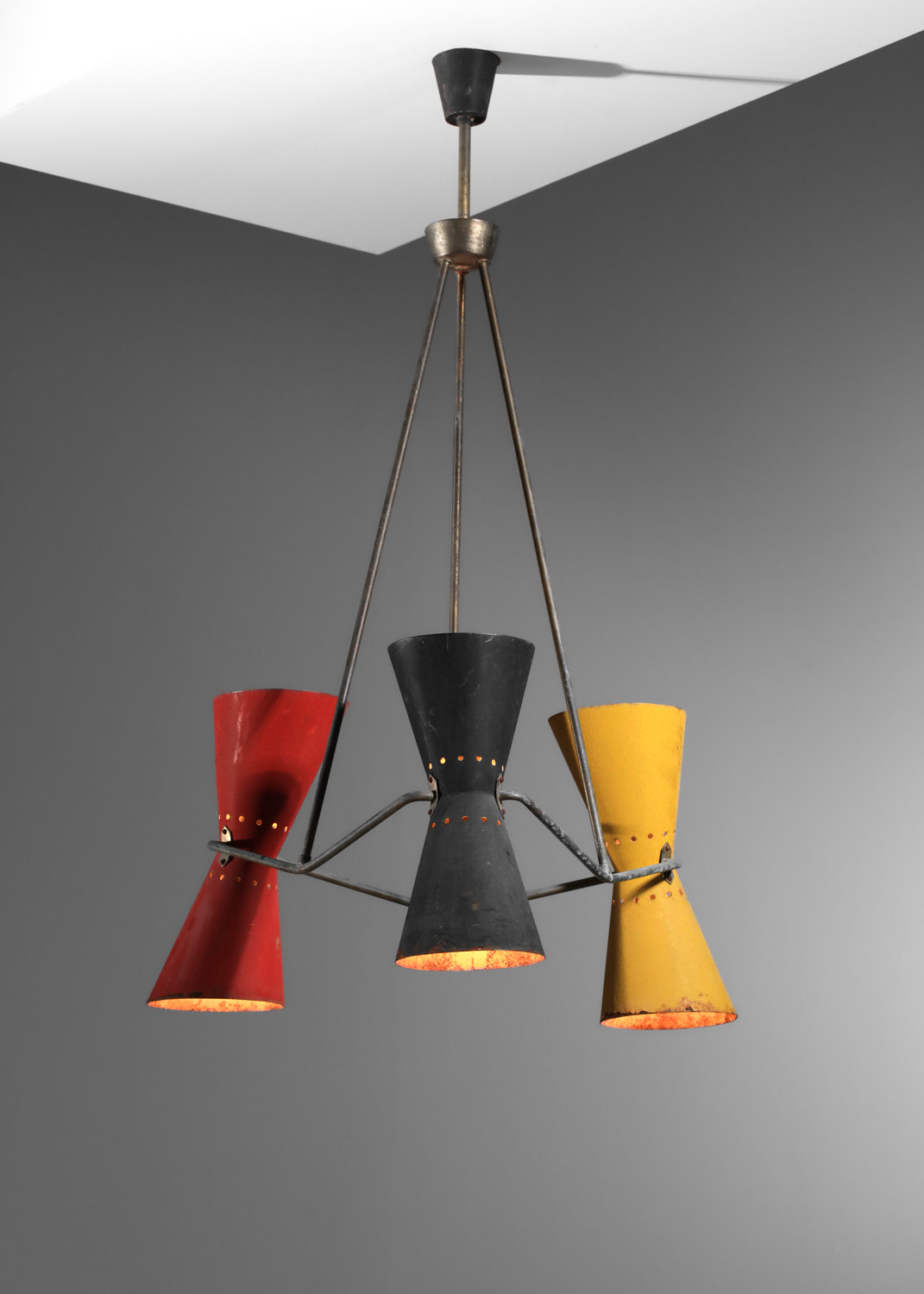 lustre 3 reflecteurs diabolos des années 50 non identifié rouge jaune noir - J467 lustre 3 reflecteurs diabolos des années 50 non identifié rouge jaune noir - J467