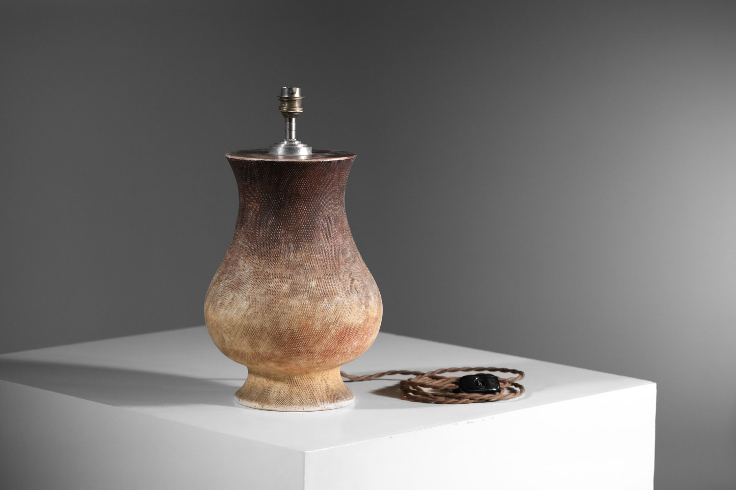 grande lampe de table en céramique dans le style de jean besnard art déco signée am - I67 grande lampe de table en céramique dans le style de jean besnard art déco signée am - I67