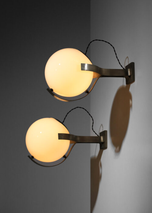 suite de trois grandes appliques italiennes globes opalines des années 60 - H342