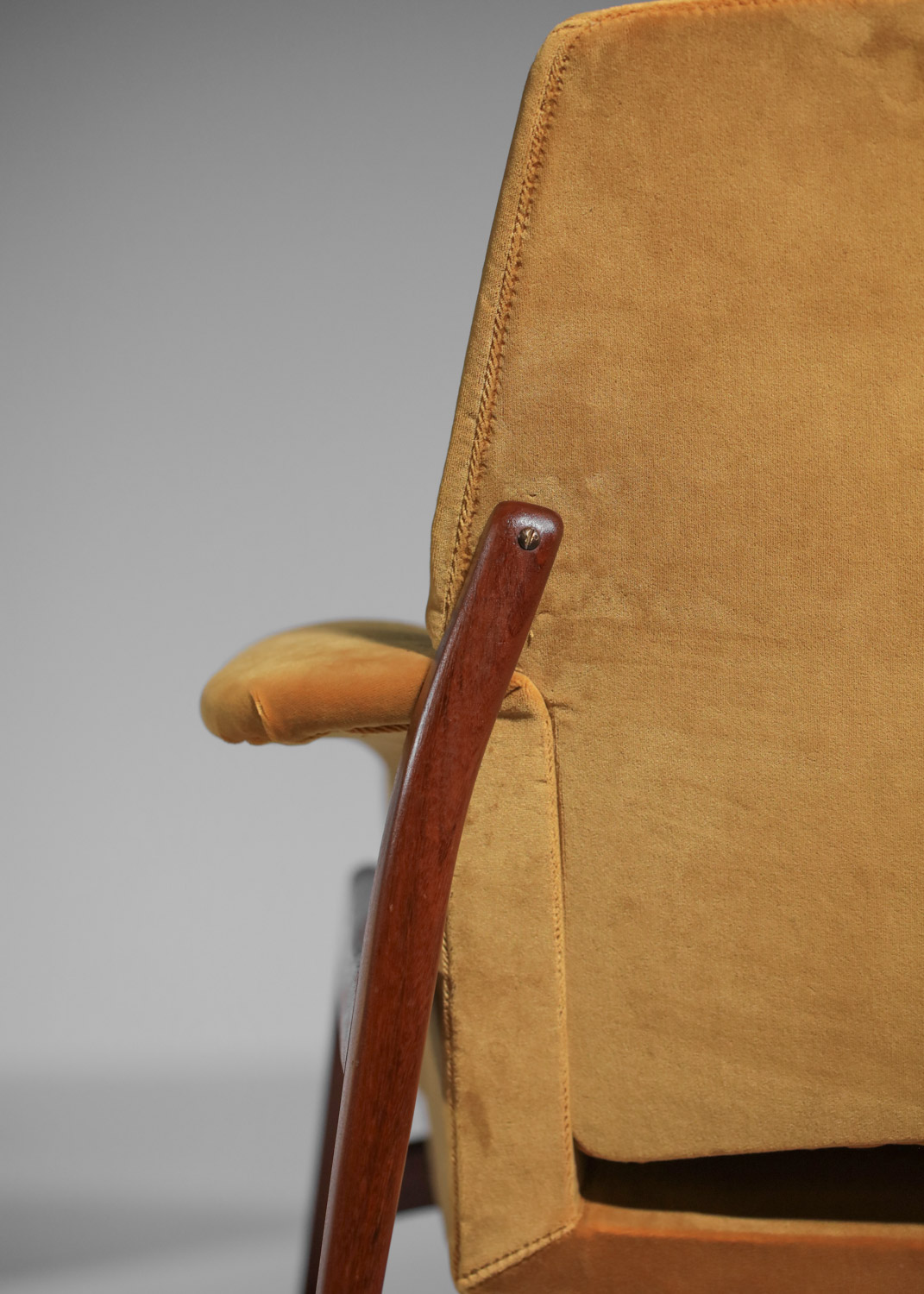 Paire de fauteuils attribués à Gianfranco Frattini en velours des années 1950 - I175 Paire de fauteuils attribués à Gianfranco Frattini en velours des années 1950 - I175