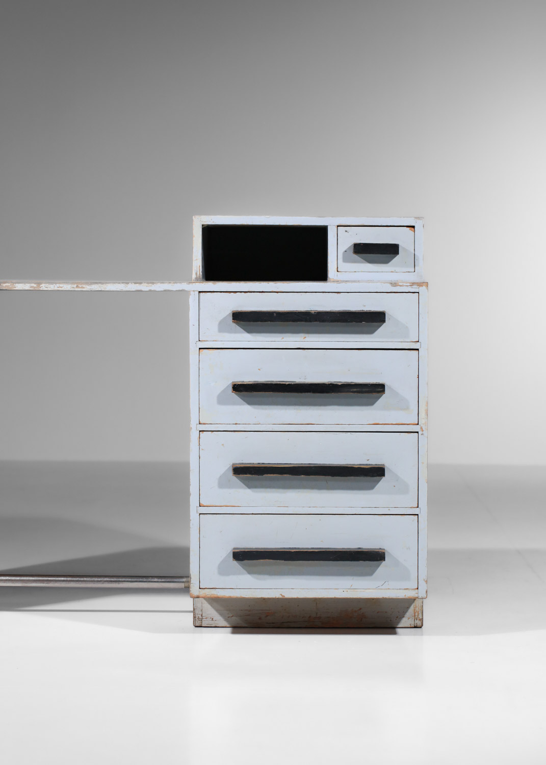 bureau moderniste des années 30 en contreplaqué laqué - I129 bureau moderniste des années 30 en contreplaqué laqué - I129