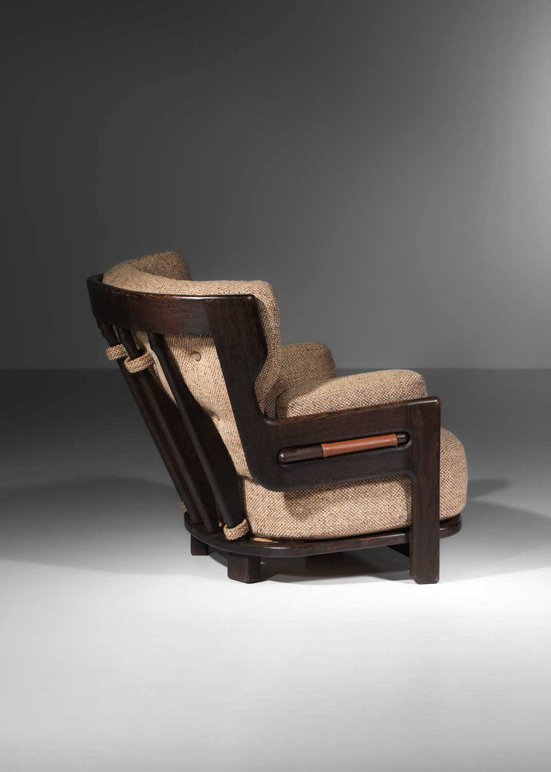 grand fauteuil guillerme et chambron en chêne teinté tissu beige années 60 - J252 bis grand fauteuil guillerme et chambron en chêne teinté tissu beige années 60 - J252 bis