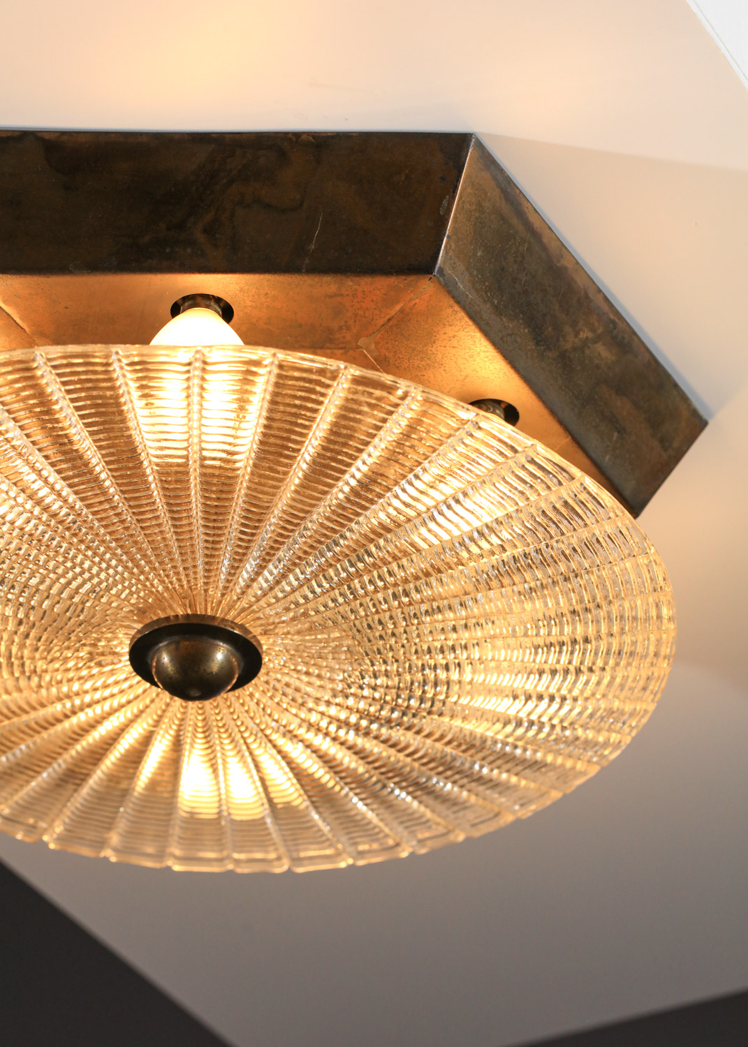 plafonnier italien octogonal en verre de murano et laiton années 40 - J516 plafonnier italien octogonal en verre de murano et laiton années 40 - J516