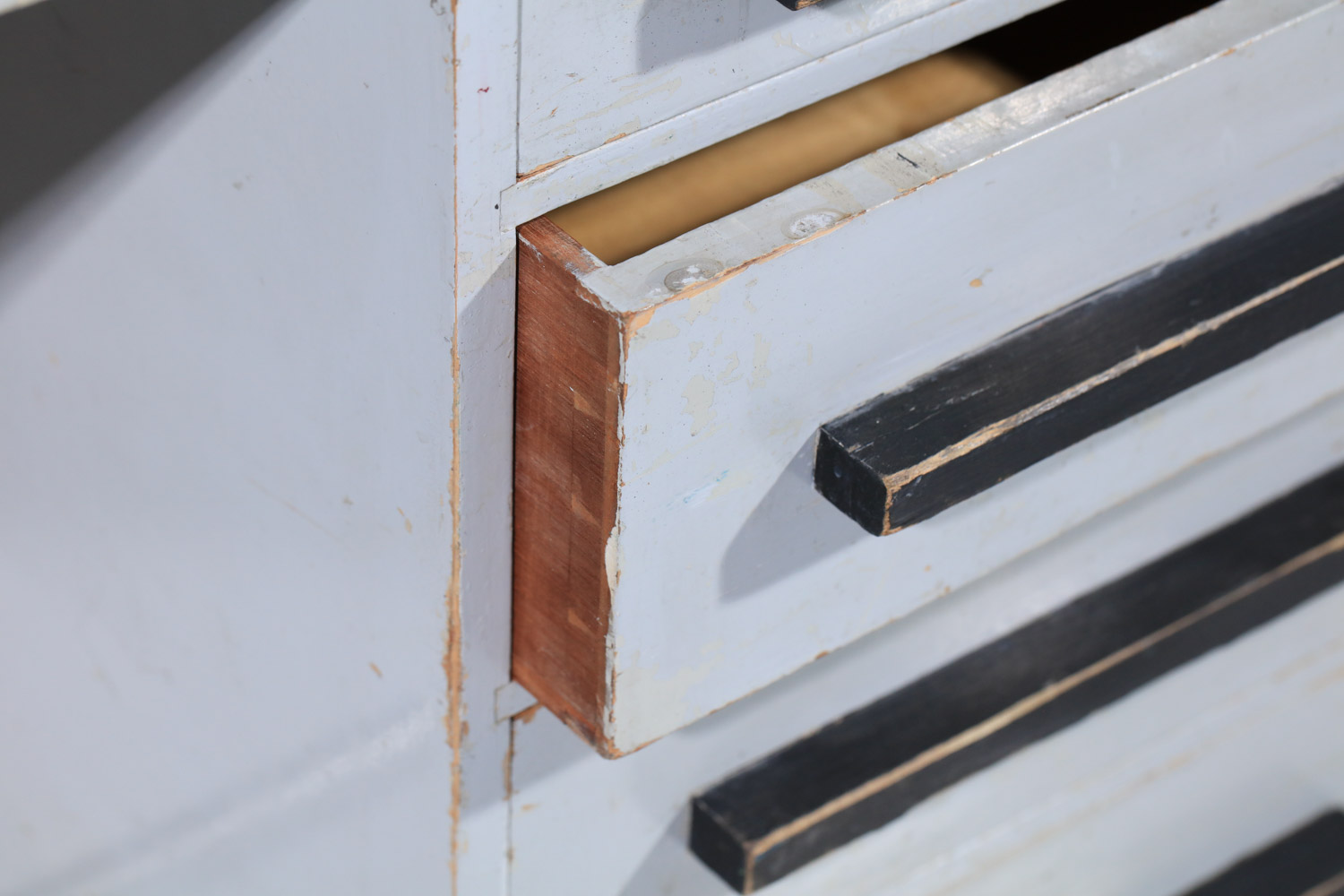 bureau moderniste des années 30 en contreplaqué laqué - I129 bureau moderniste des années 30 en contreplaqué laqué - I129