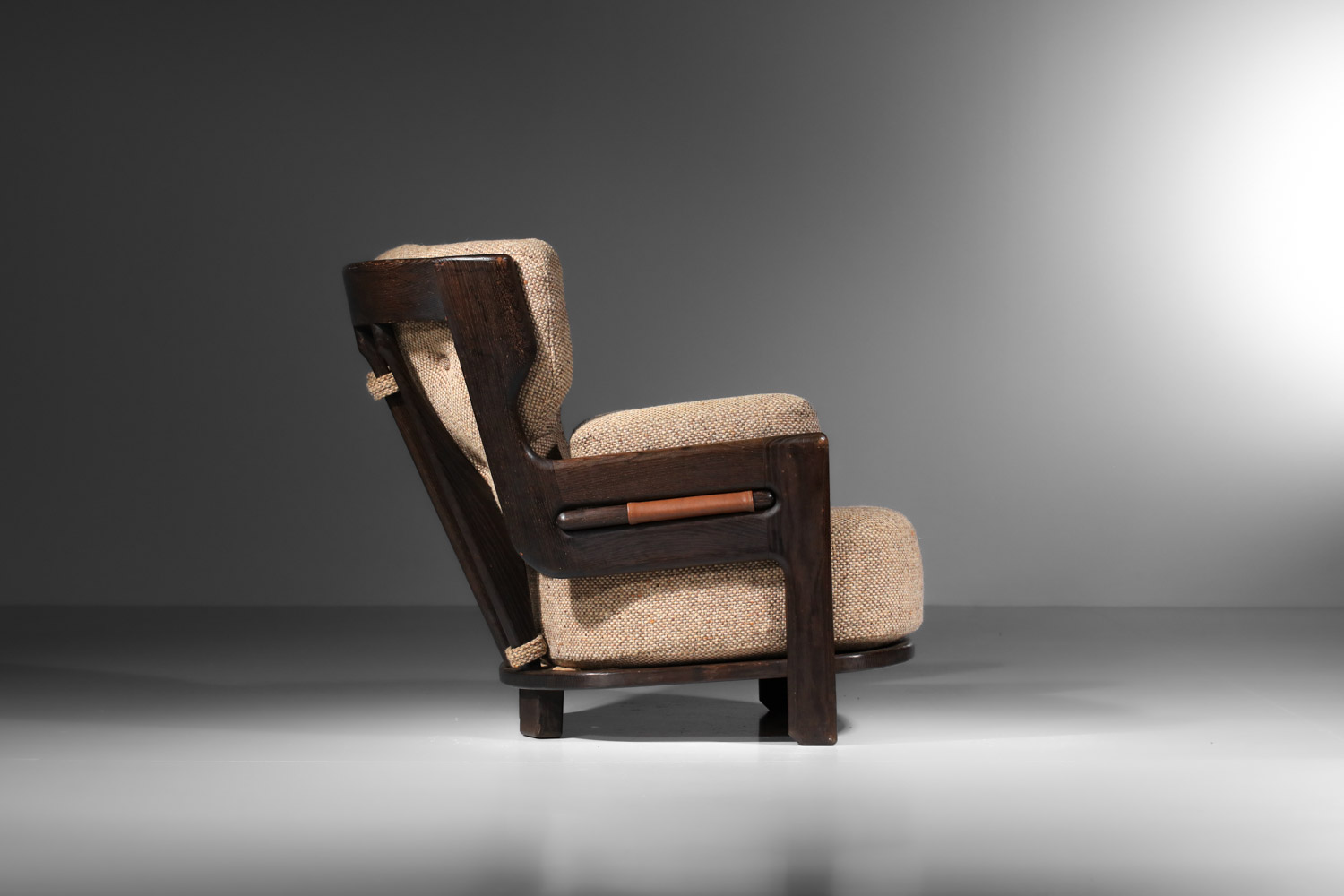 grand fauteuil guillerme et chambron en chêne teinté tissu beige années 60 - J252 bis grand fauteuil guillerme et chambron en chêne teinté tissu beige années 60 - J252 bis