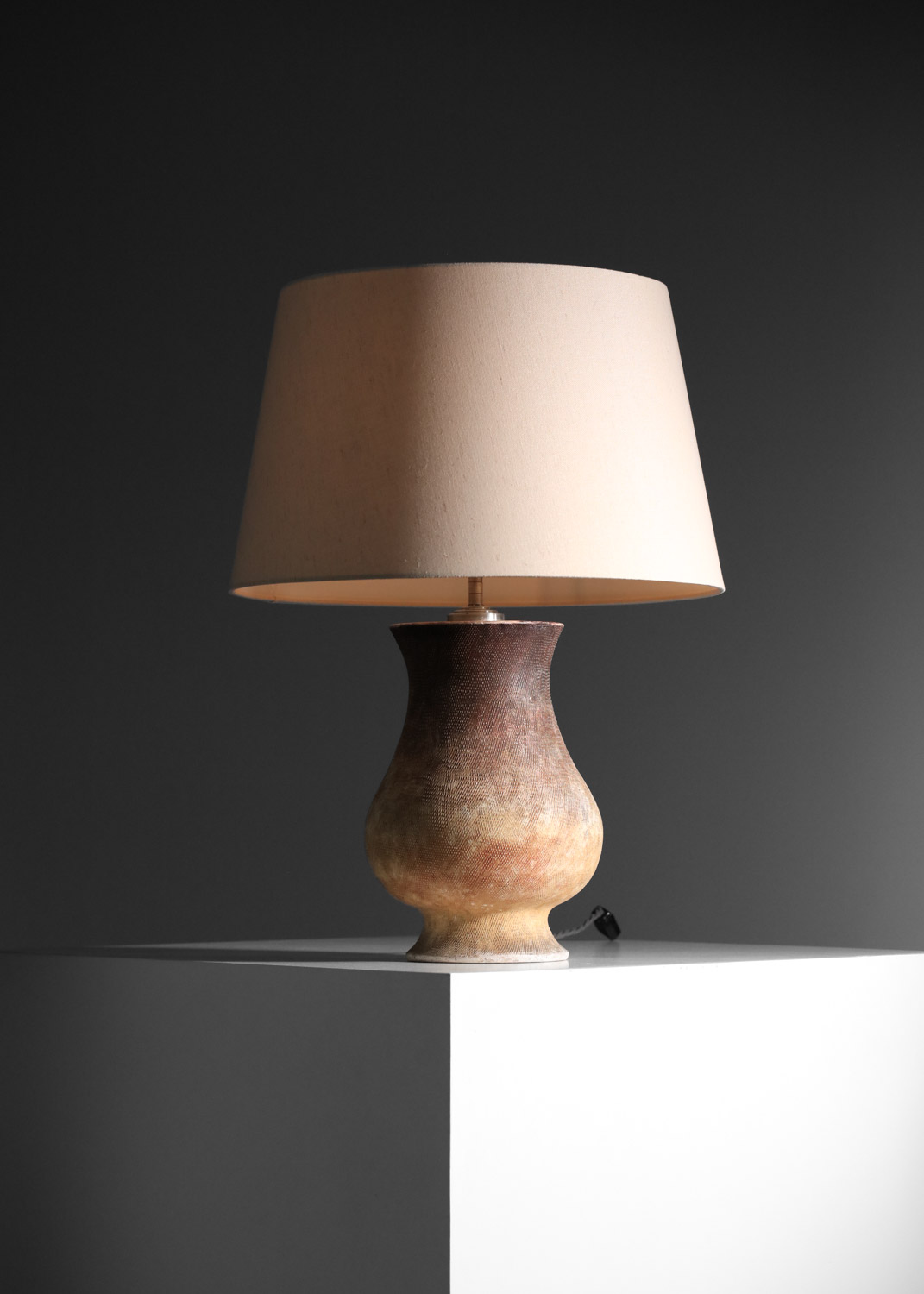 grande lampe de table en céramique dans le style de jean besnard art déco signée am - I67 grande lampe de table en céramique dans le style de jean besnard art déco signée am - I67