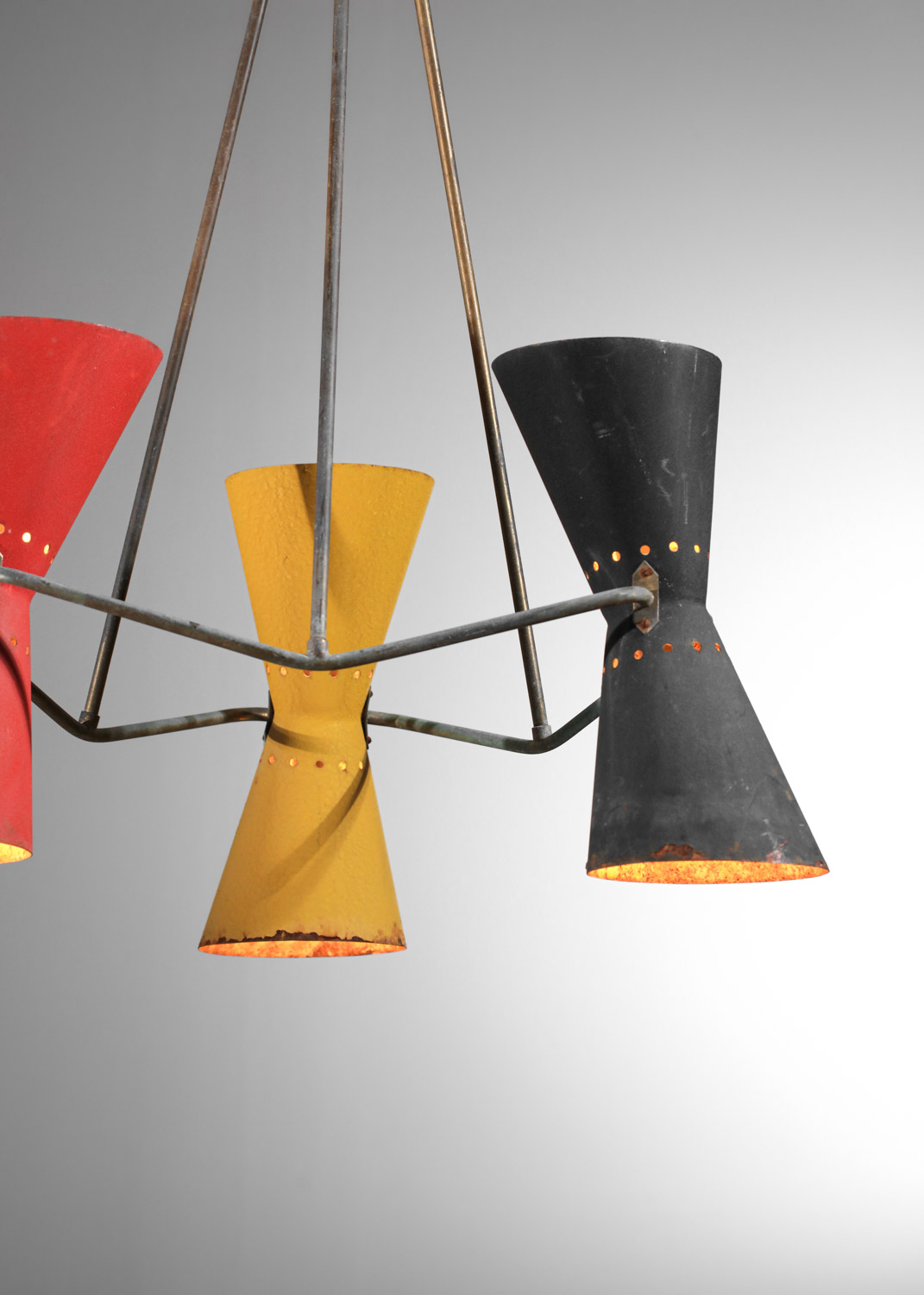 lustre 3 reflecteurs diabolos des années 50 non identifié rouge jaune noir - J467 lustre 3 reflecteurs diabolos des années 50 non identifié rouge jaune noir - J467