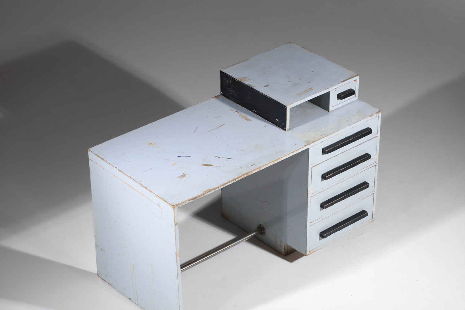 bureau moderniste des années 30 en contreplaqué laqué - I129 bureau moderniste des années 30 en contreplaqué laqué - I129