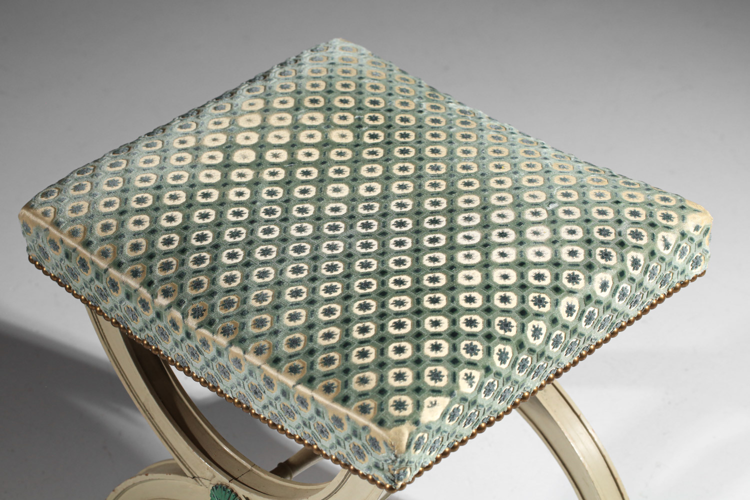 tabouret dagobert en bois peint et velours - J194 tabouret dagobert en bois peint et velours - J194