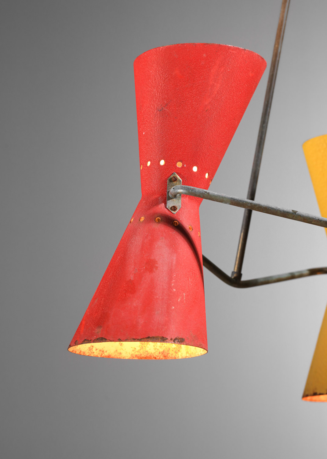 lustre 3 reflecteurs diabolos des années 50 non identifié rouge jaune noir - J467 lustre 3 reflecteurs diabolos des années 50 non identifié rouge jaune noir - J467