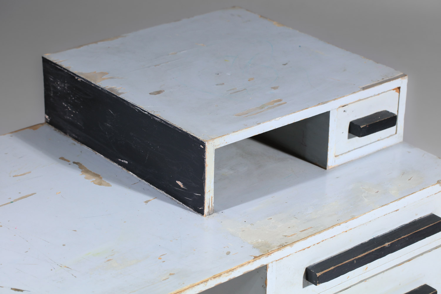 bureau moderniste des années 30 en contreplaqué laqué - I129 bureau moderniste des années 30 en contreplaqué laqué - I129