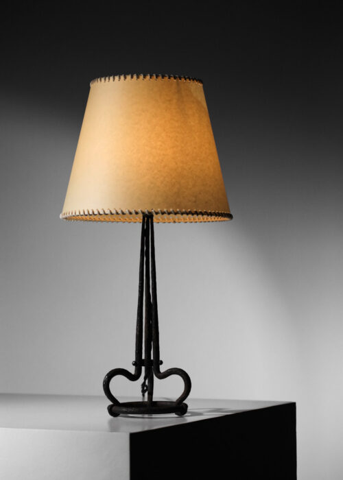 petite lampe en forgé martelé des années 30