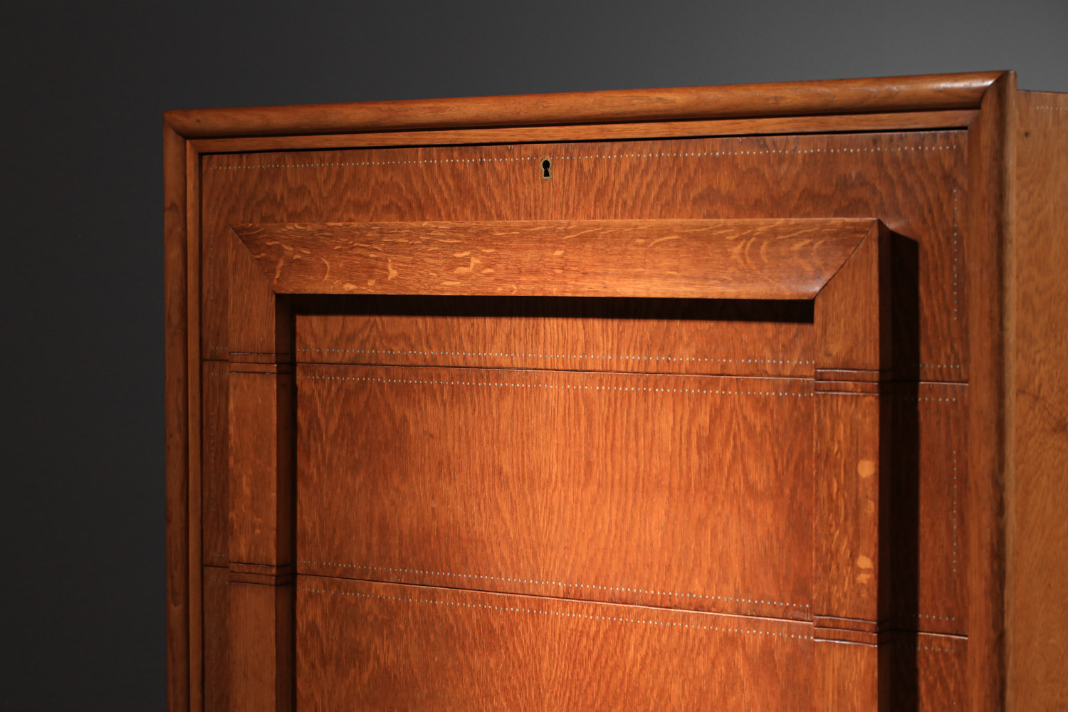 grande commode andré sornay en chêne cérusé des années 40 - J432 grande commode andré sornay en chêne cérusé des années 40 - J432